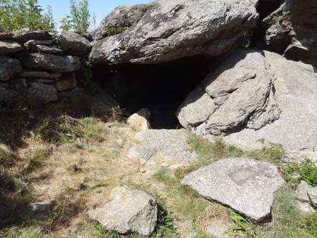 L'abri préhistorique sous roche, à Eyne