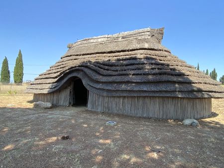 La hutte datant de l'âge du fer.