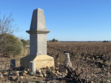 La borne azimutale de Peyrestortes.