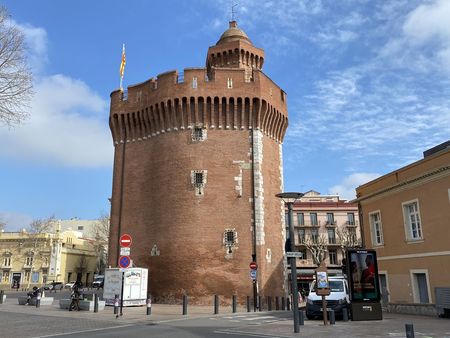 Le Castillet, place de la Victoire.