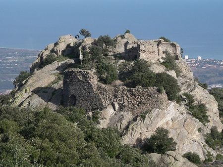 Le château d'Ultréra, sur le territoire d'Argelès-sur-Mer
