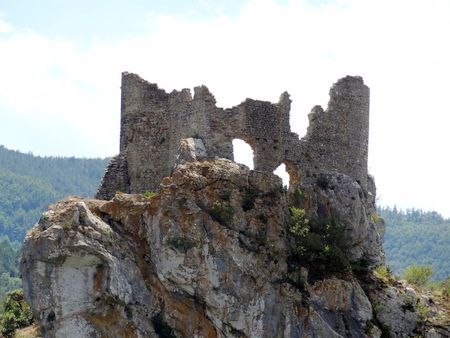 Le château de Sabarda, à Fenouillet