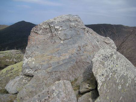 La dalle gravée, sur le territoire de Glorianes