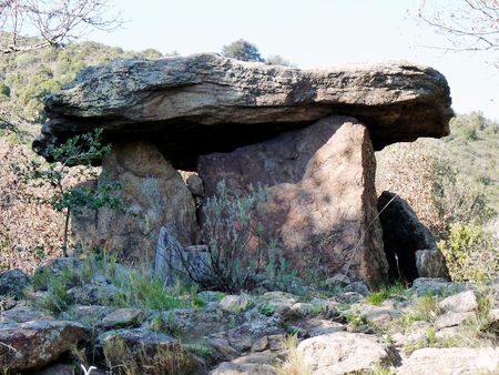 Le dolmen de la Caune del Moro, à Felluns