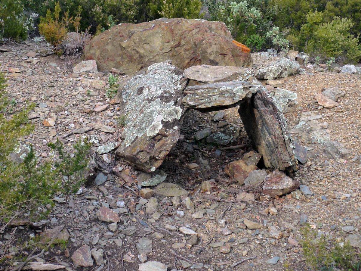 Le dolmen des Mouillères, à Saint-Michel-de-Llotes.