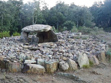 Le dolmen du creu de Falibe, à Saint-Michel-de-Llotes.