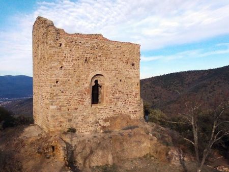 La tour de Corts, sur le territoire de Taurinya