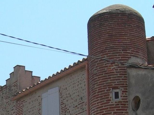 Maison-forte et ses tours