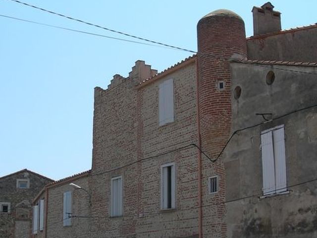 Maison-forte et ses tours