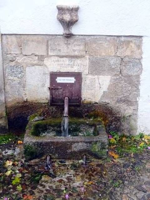 Fontaine place du couvent