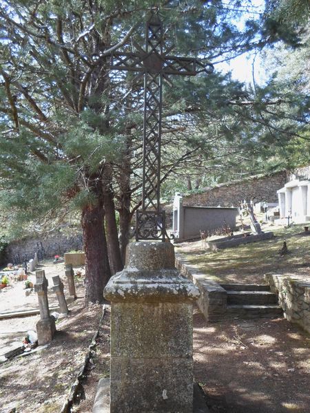 Croix au cimetière