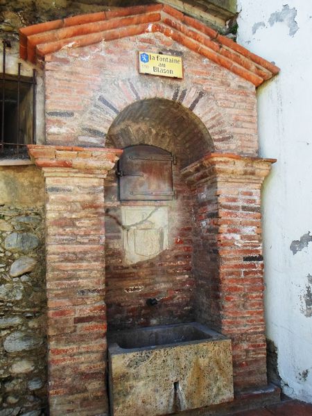 Fontaine au blason