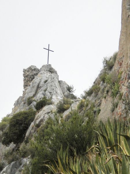 Croix au-dessus de Notre-Dame de Pène