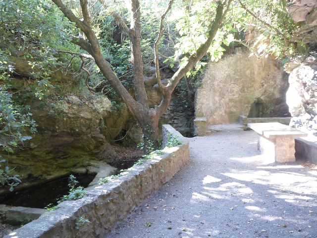 Fontaine-lavoir