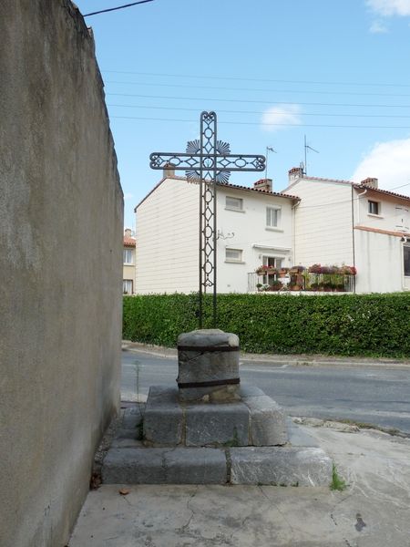 Croix en fer forgée