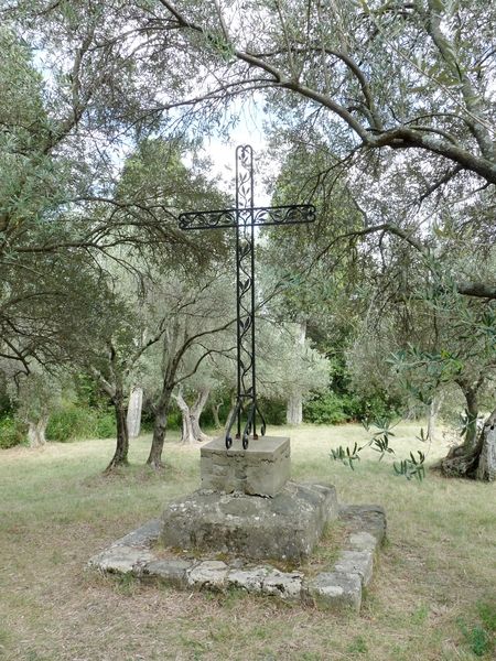 Croix à Notre-Dame de Laval