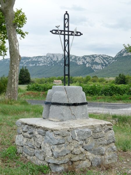 Croix en fer forgée