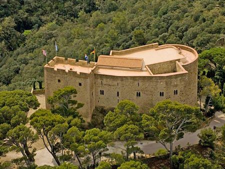 Le château de Dalt, à Corbère.