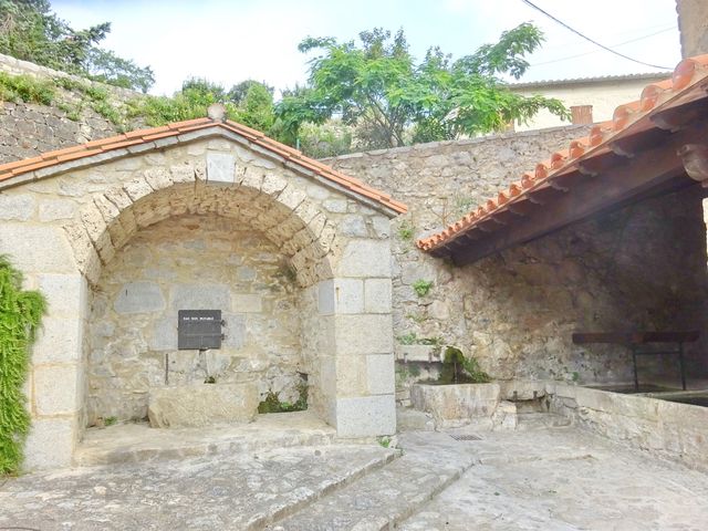 Fontaine et lavoir