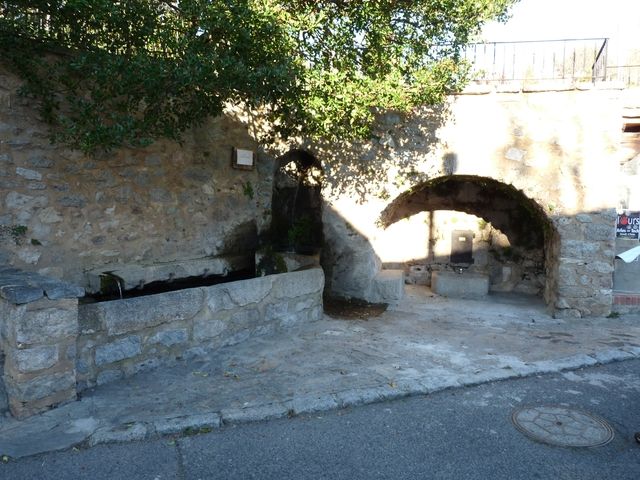 Fontaine et lavoir