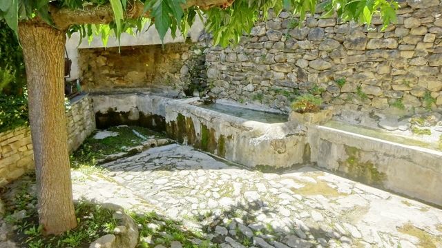 Fontaine-lavoir