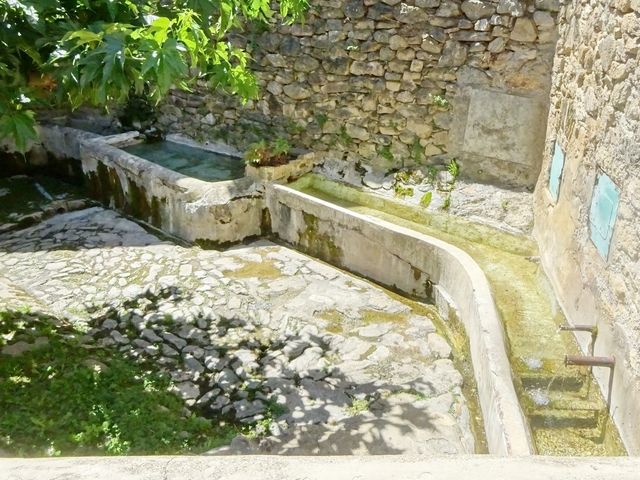 Fontaine-lavoir