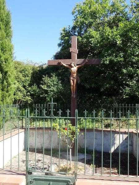 Grande croix de bois avec Christ