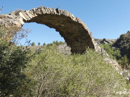 Le pont romain d'Espira, sur la route de Calce