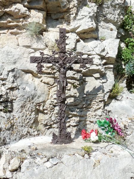  Croix en fonte avec Christ