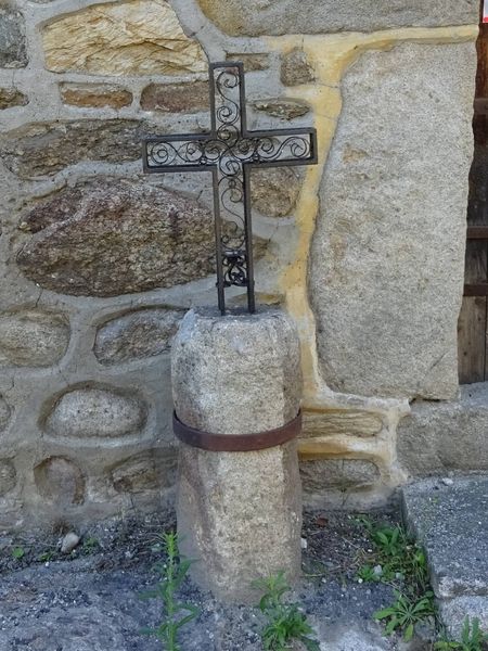 Croix en fer forgé