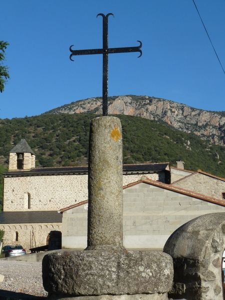 Croix en fer forgé