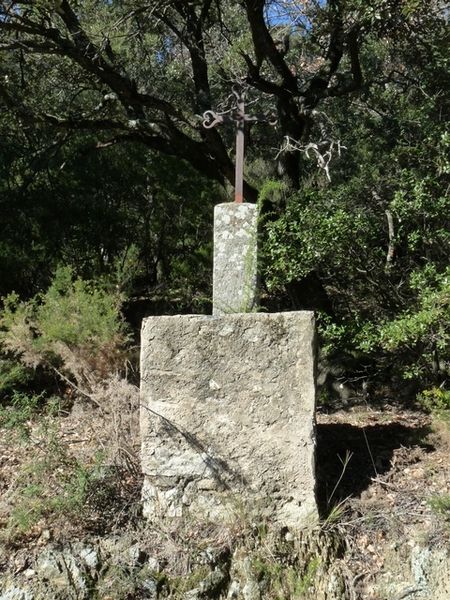 Croix en fer forgé