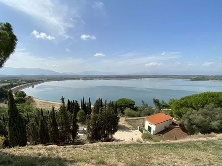 Vue sur la plage du lac de Villeneuve