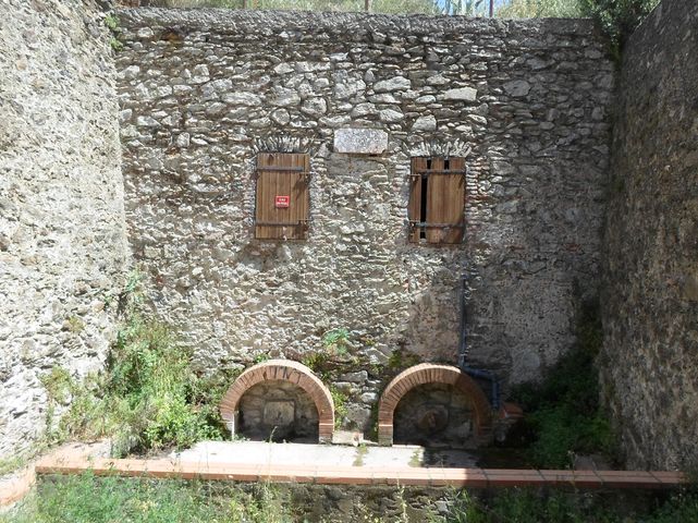 Fontaine abandonnée