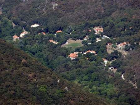Le hameau de Lavail est un peu perdu dans les Albères.