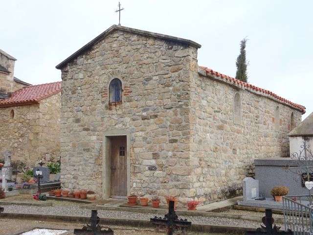 Chapelle dans le cimetière