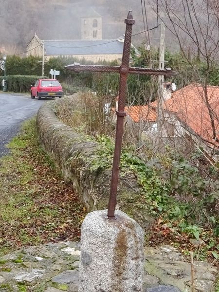 Croix de fer forgé