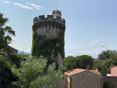 Le château d'Ortaffa et sa fameuse tour