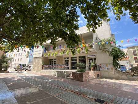 La place de la mairie, à Palau-del-Vidre