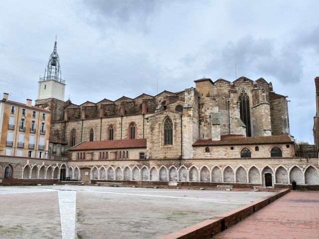 Cathédrale Saint-Jean-Baptiste et Campo Santo