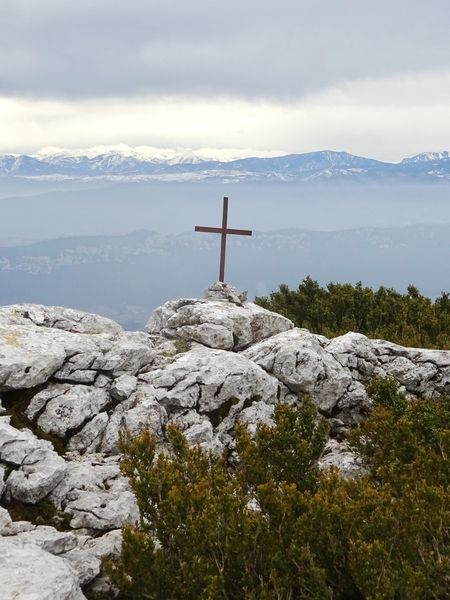 Croix en fer forgé