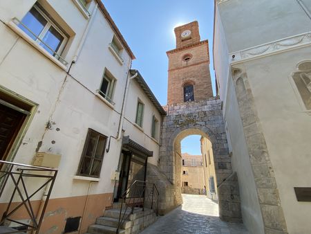 Le portal, ancienne porte médiévale.