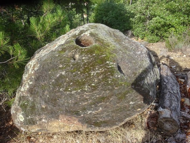 Pierre à cupules