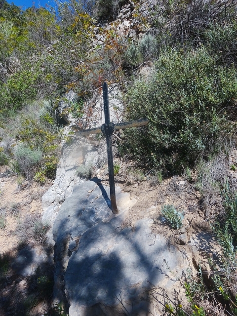 Différentes croix sur le chemin de Notre-Dame-de-Vie