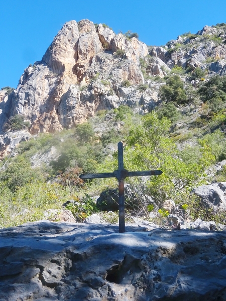 Différentes croix sur le chemin de Notre-Dame-de-Vie