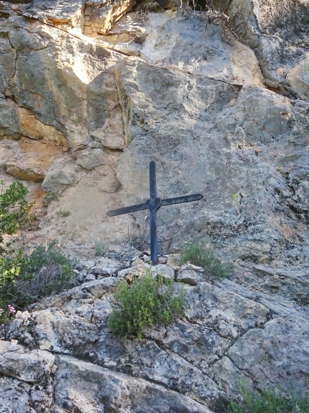 Différentes croix sur le chemin de Notre-Dame-de-Vie