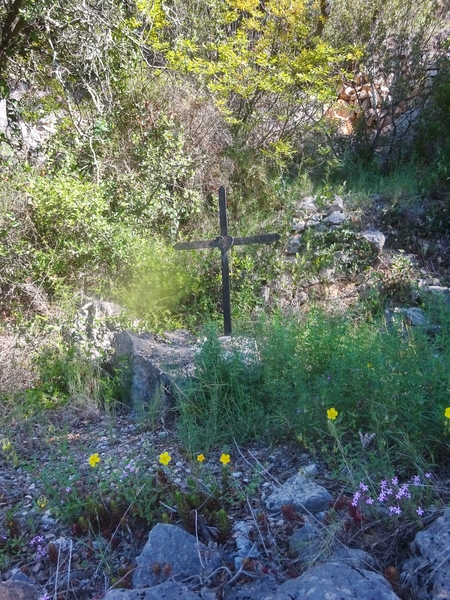 Différentes croix sur le chemin de Notre-Dame-de-Vie