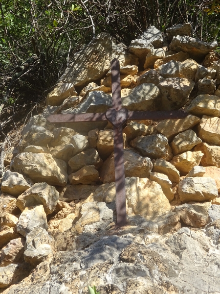 Différentes croix sur le chemin de Notre-Dame-de-Vie