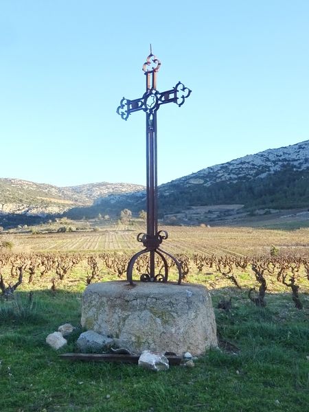 Croix en fer forgé