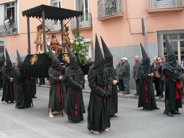 Pénitents à la procession de la Sanch